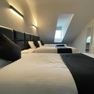 Hosted By Ryan - 4 Bedroom Penthouse Liverpool